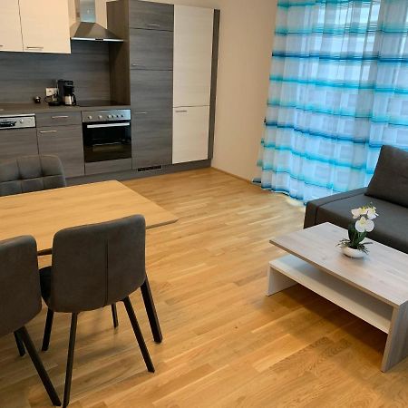 Modern Airconditioned City Apartment Close To Vic Wina Bagian luar foto