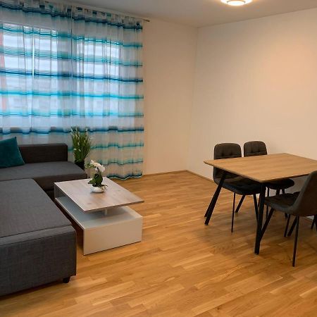 Modern Airconditioned City Apartment Close To Vic Wina Bagian luar foto